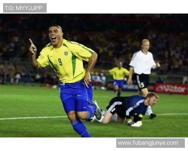 足球场上的传奇人物人人敬仰的明星球员与他们的辉煌故事